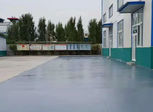 泰州彩色路面喷涂翻新的材料对冬季